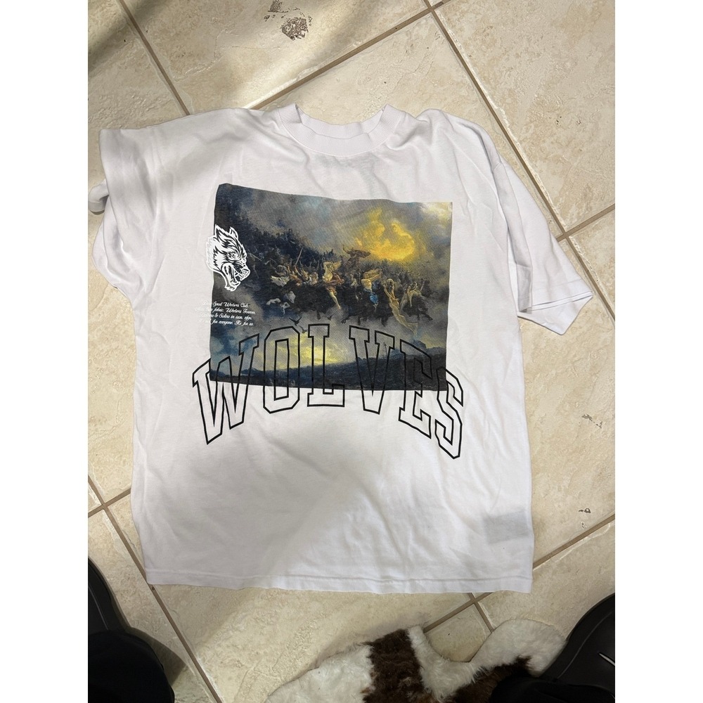 Darc Sport Wolves At The Gates Premium Tee White Graphic T-Shirt Men's Large NWT